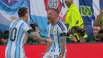Mac Allister ouvre la marque sur un corner de Messi