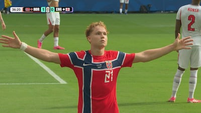 Pas de faute sur Kane; Schjelderup dégaine une frappe surprise