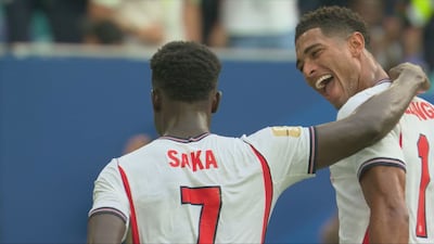 Pas un, pas deux, mais trois buts pour Saka