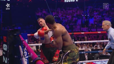 Joshua envoie au tapis Prenga dès le 2e round
