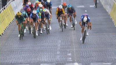 van der Poel remporte la dernière étape; Pogacar confirme son titre