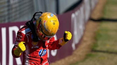 Hamilton plus vite que son ombre à Silverstone