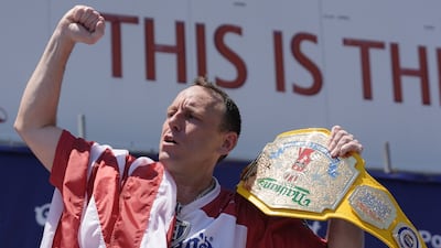 Joey Chestnut, roi incontesté de la saucisse!