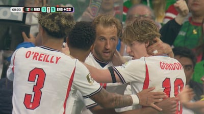 Kane redonne un coussin à l'Angleterre