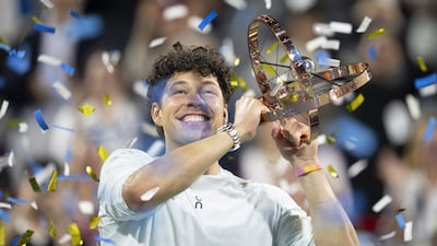 Shelton défend son titre sans broncher