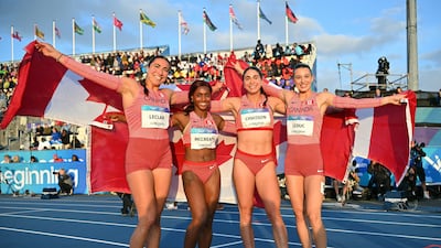 Les relayeuses montent sur la deuxième marche du podium