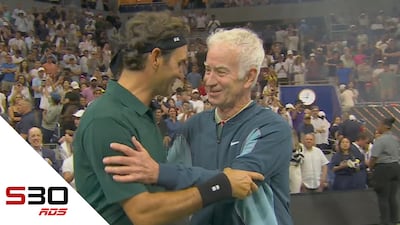 Federer s'amuse contre d'autres légendes du tennis